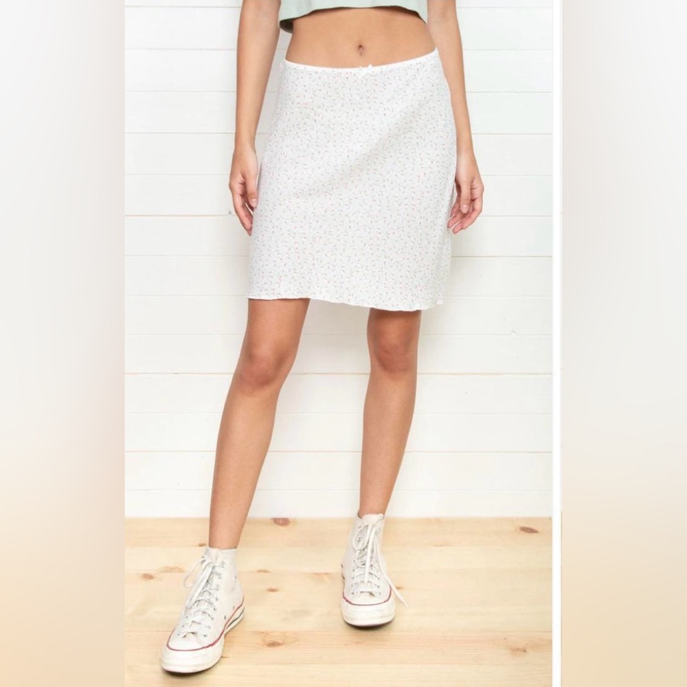 BRANDY MELVILLE floral skirt